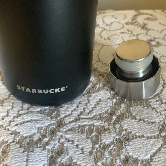 Starbucks Black Matte 20oz Water Bottle with Lid (Growler) - Picture 6 of 6
